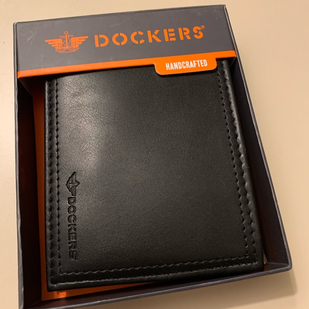 Dockers men’s wallet  never used